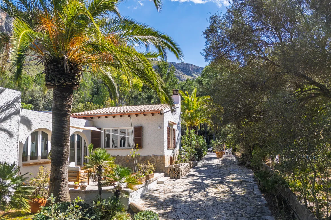 Chalet modernizado con jardín y piscina de agua salada en Betlem-15