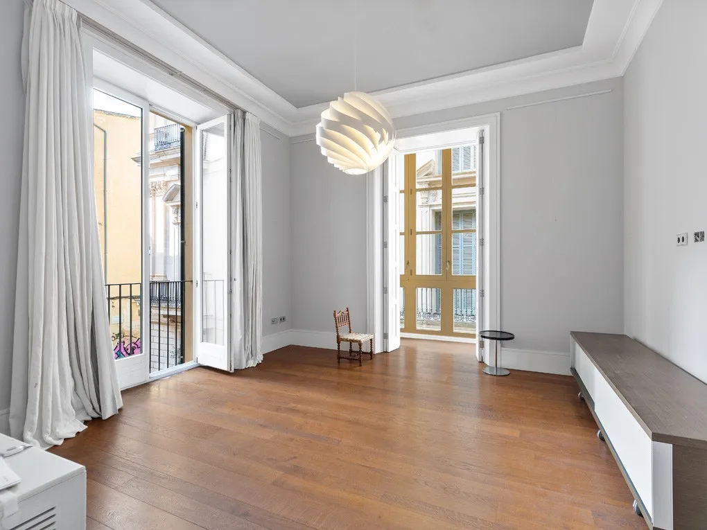 Impressive designer belle étage with lift and parking space in the upmarket San Jaume district-10