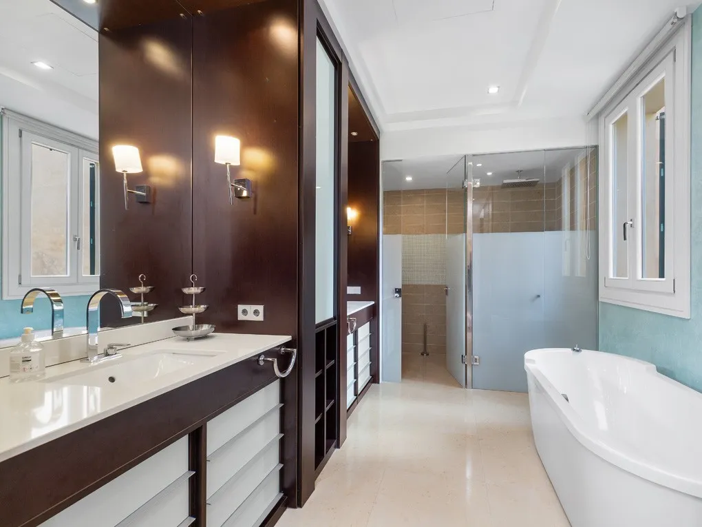 Impressive designer belle étage with lift and parking space in the upmarket San Jaume district-7