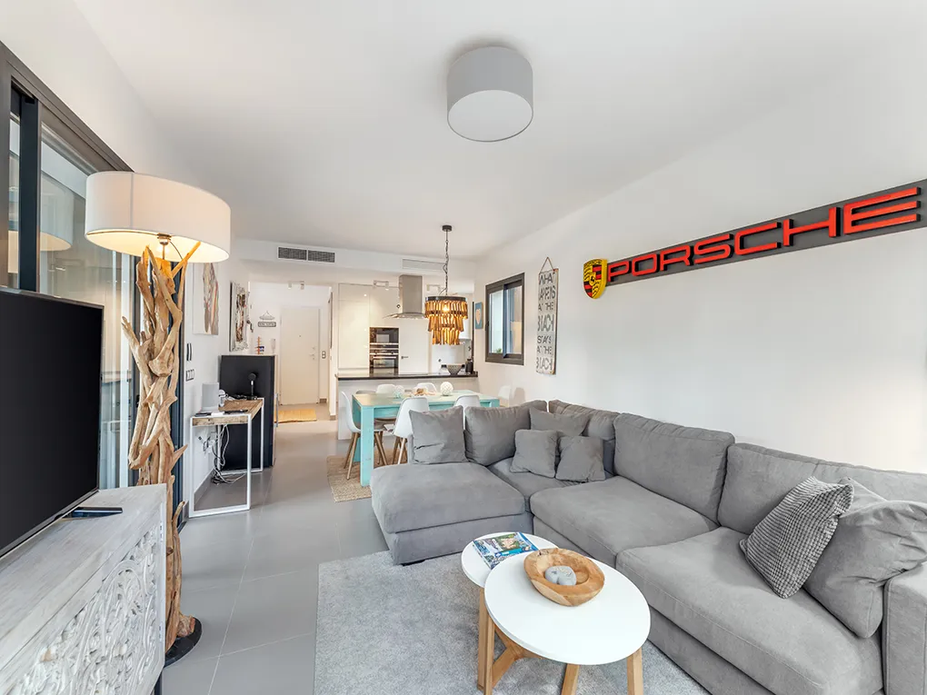 Vila moderna amb piscina prop de la platja-7