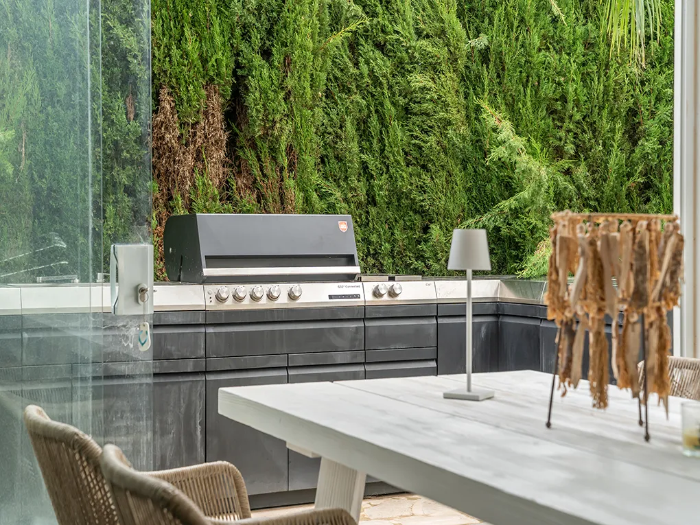 Vila moderna amb piscina prop de la platja-16