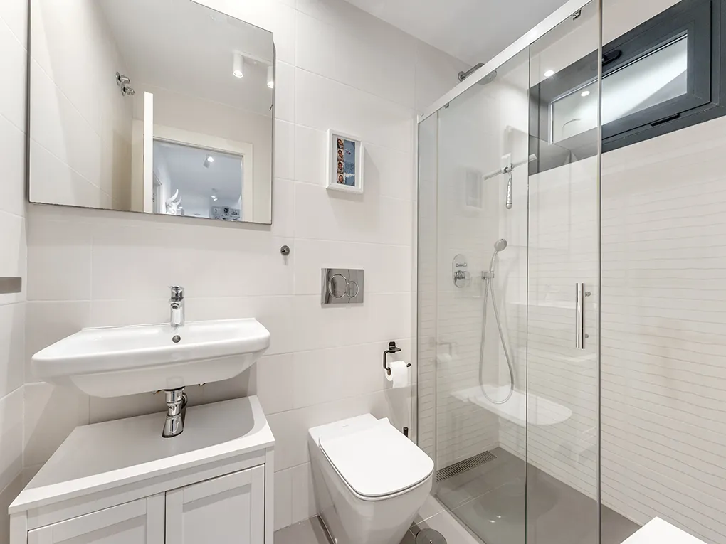 Vila moderna amb piscina prop de la platja-9