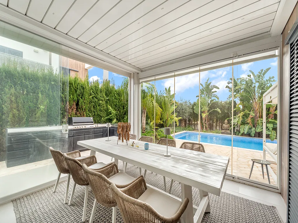 Vila moderna amb piscina a prop de la platja-2