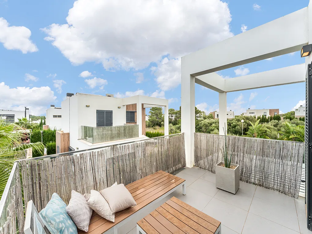 Vila moderna amb piscina a prop de la platja-13