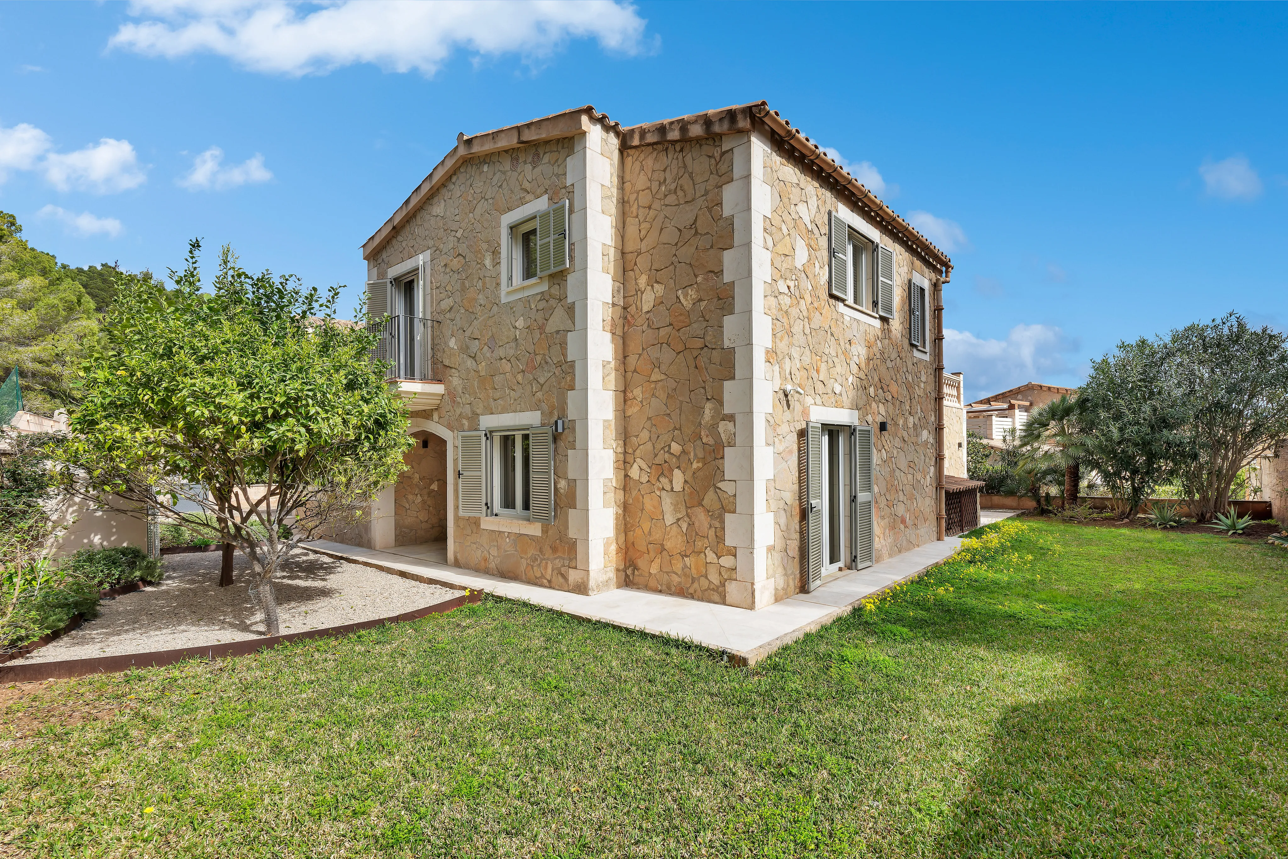 Villa située à quelques pas du port-22