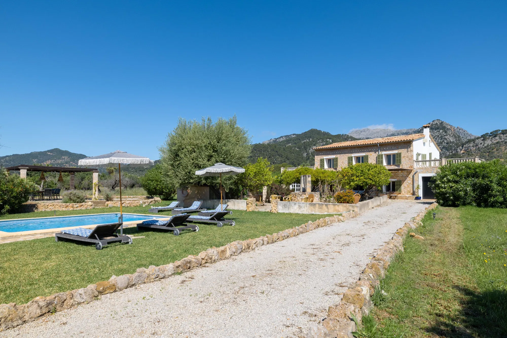 Belle finca avec piscine, vue sur la Tramuntana et licence de location de vacances-1