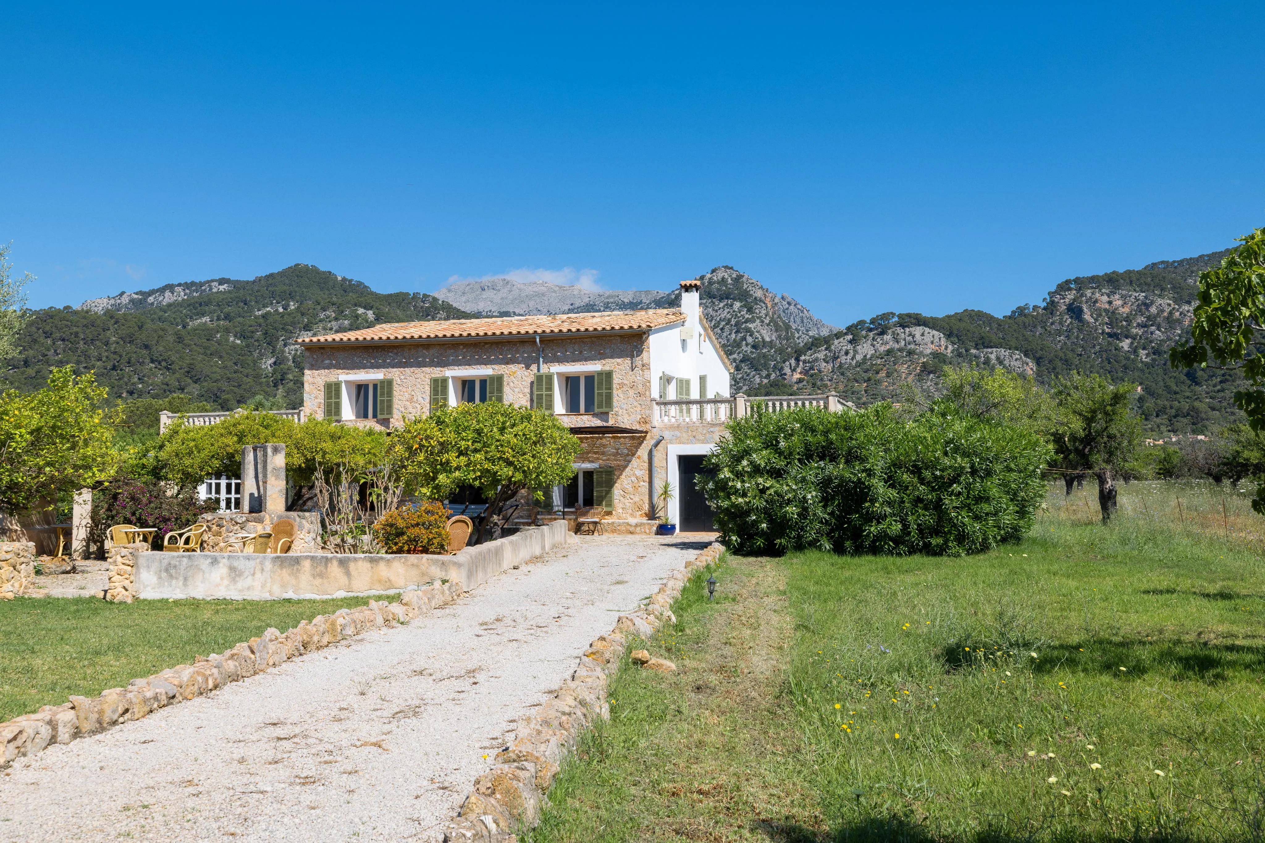 Finca con vistas y licencia de alquiler vacacional-2