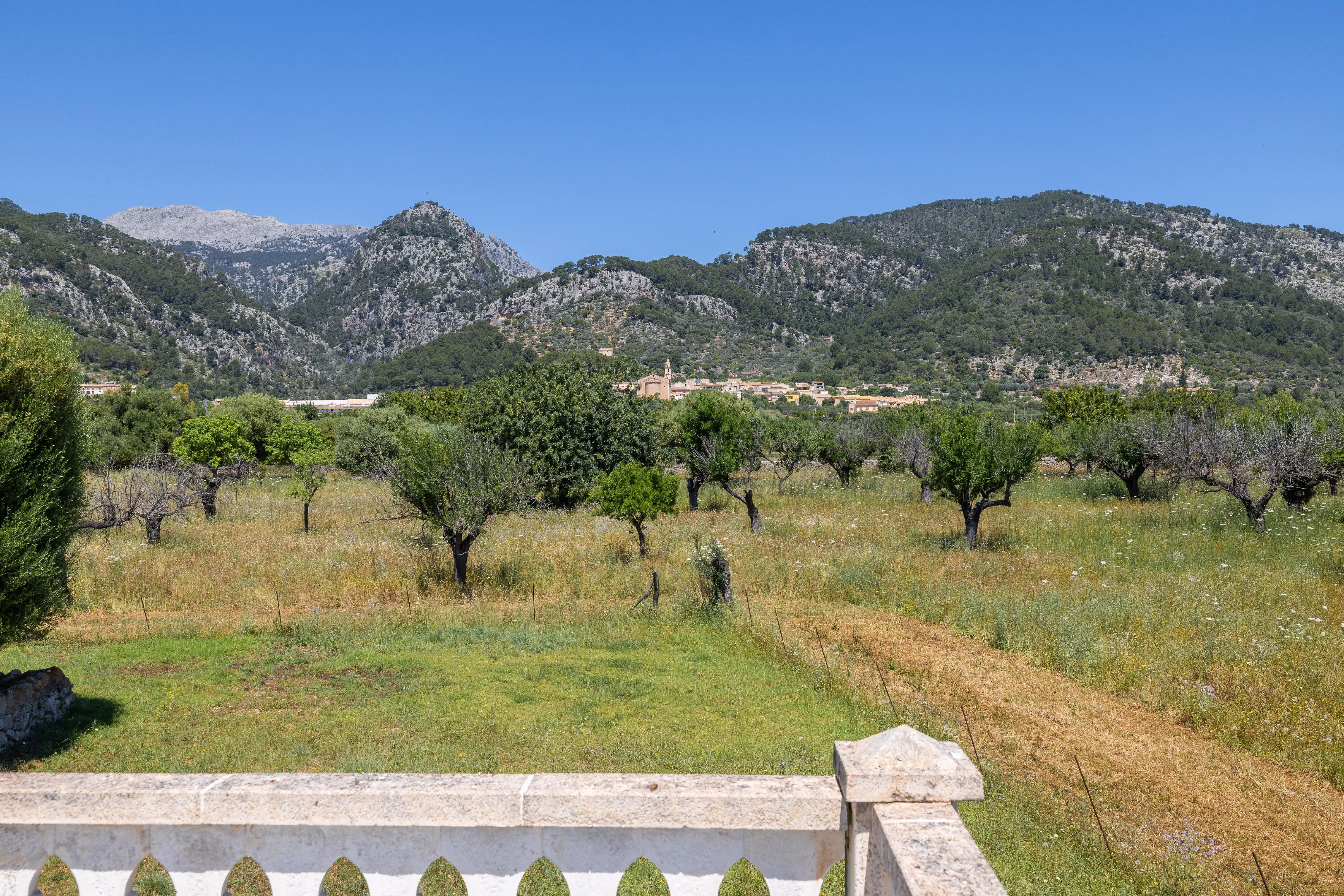 Finca con vistas y licencia de alquiler vacacional-18