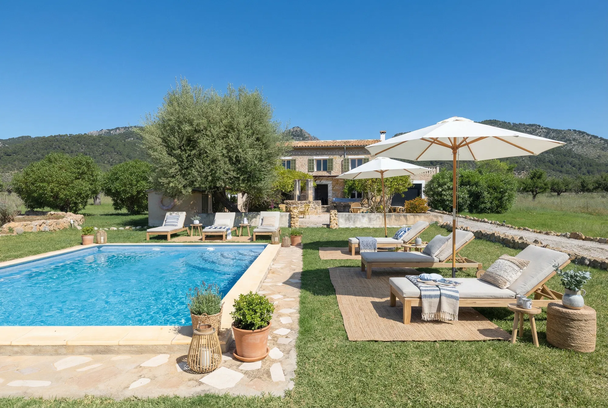 Belle finca avec piscine, vue sur la Tramuntana et licence de location de vacances-3