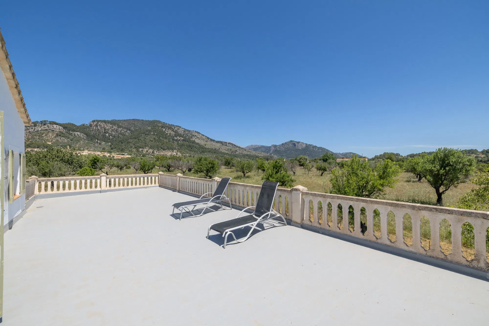 Belle finca avec piscine, vue sur la Tramuntana et licence de location de vacances-17
