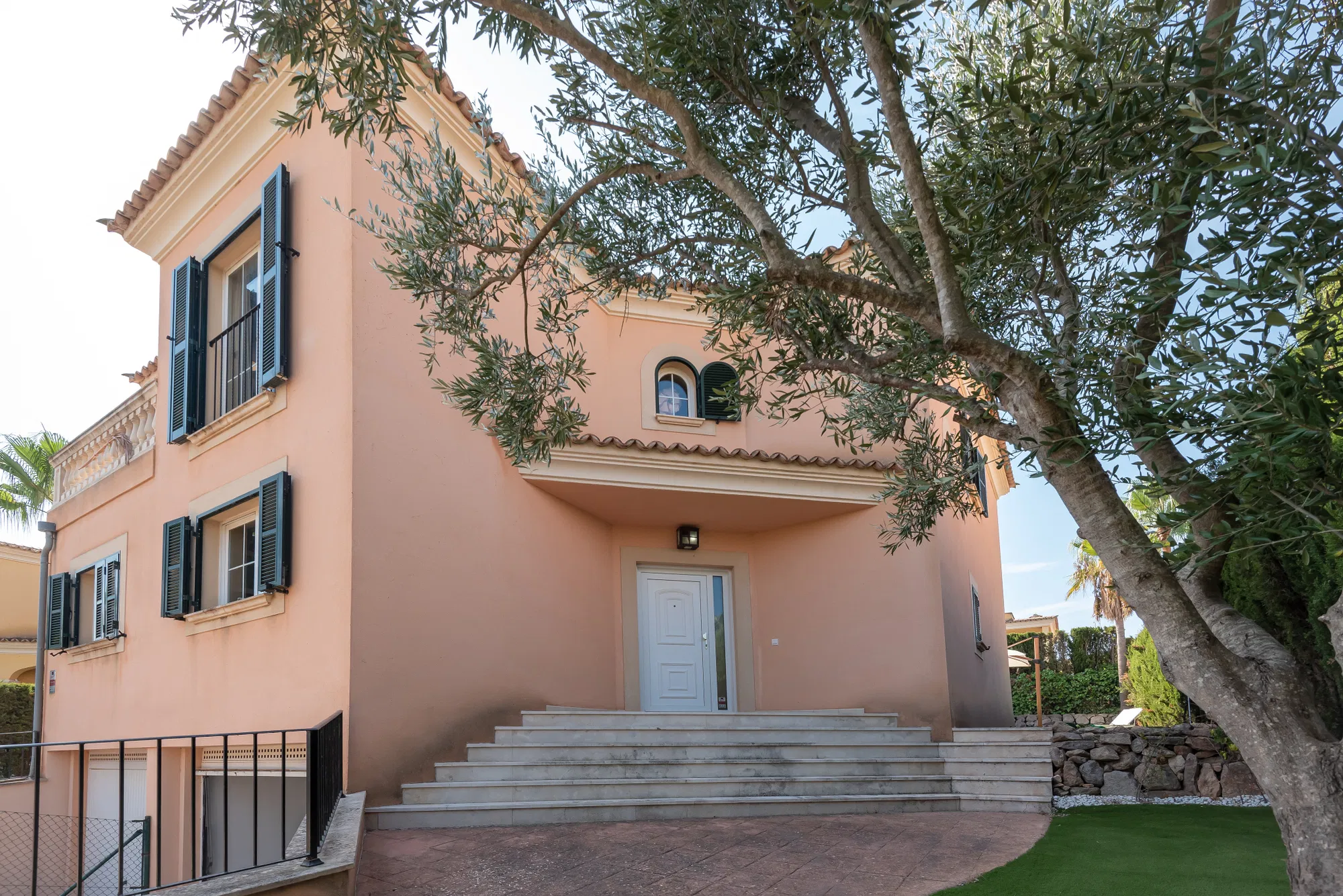 Una encantadora casa adossada amb piscina i garatge-21