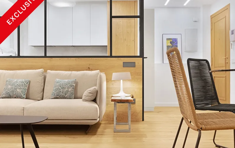 Renoverad designlägenhet med hiss och balkong