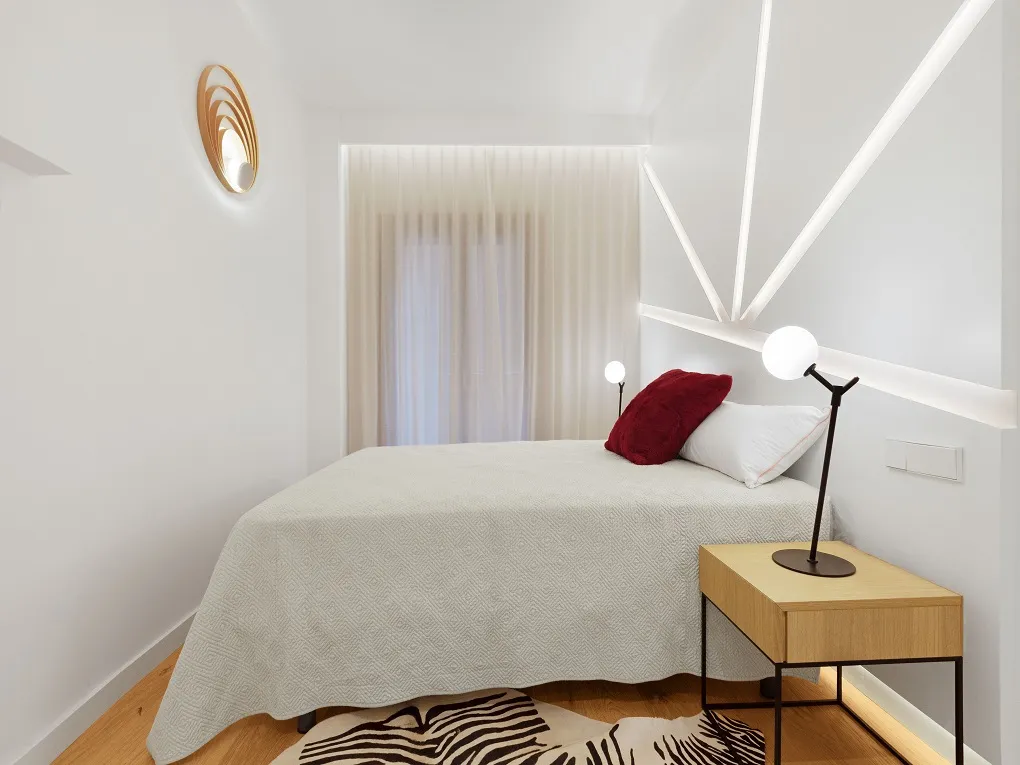 Renoveret designerlejlighed med balkon og elevator, tæt på Jaime III-7