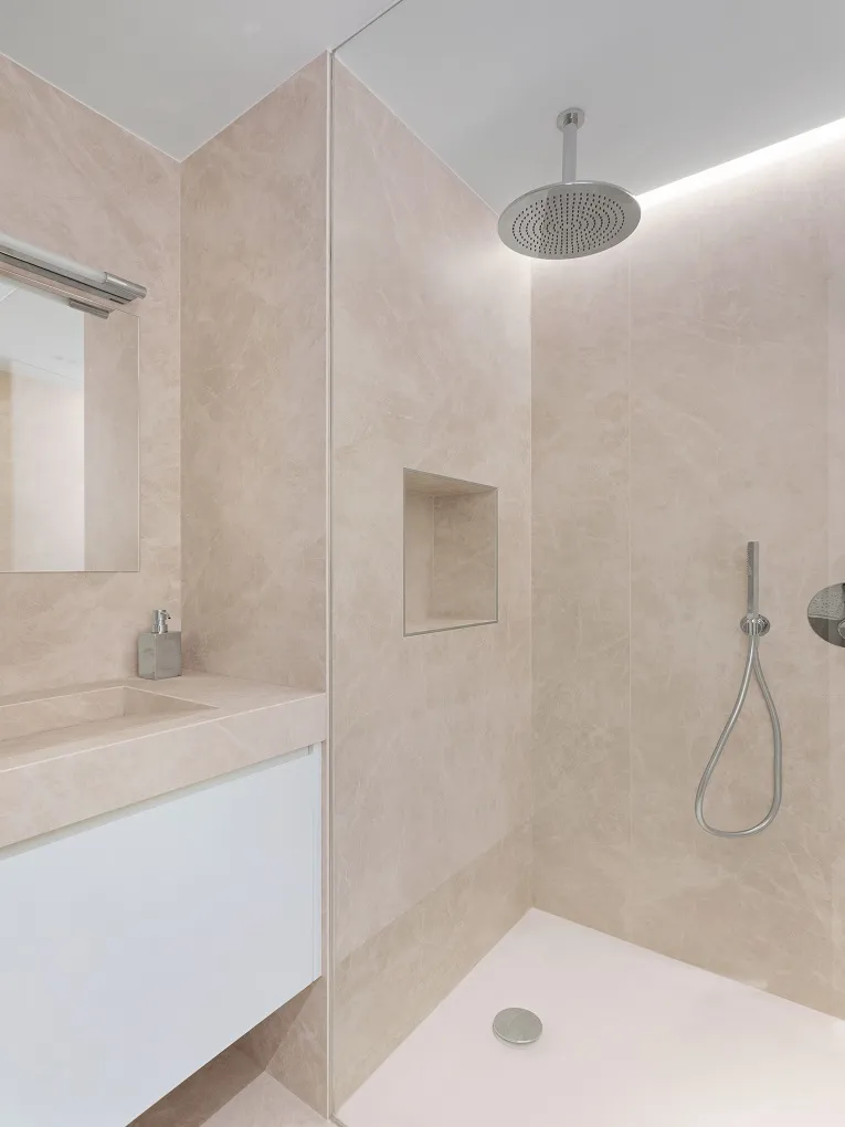 Renoveret designerlejlighed med balkon og elevator, tæt på Jaime III-8