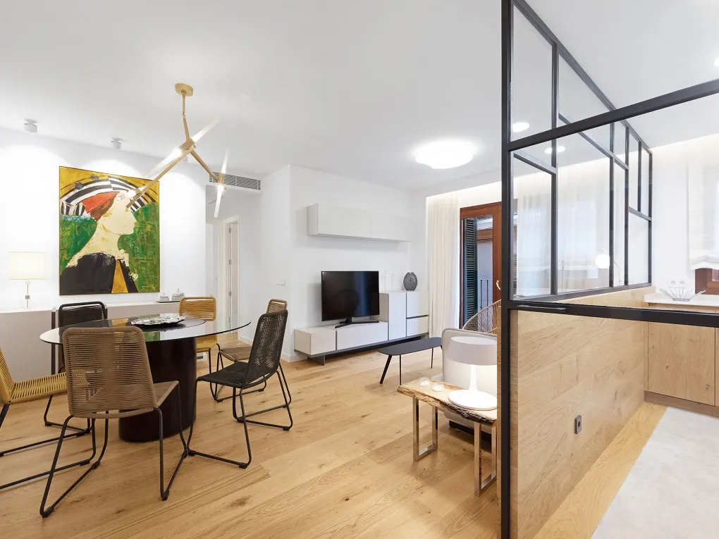 Renoveret designerlejlighed med balkon og elevator, tæt på Jaime III-2