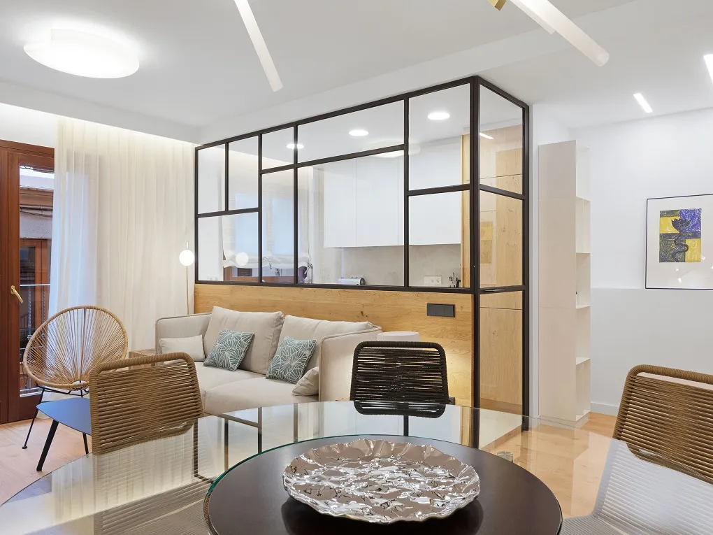 Renoveret designerlejlighed med balkon og elevator, tæt på Jaime III-3