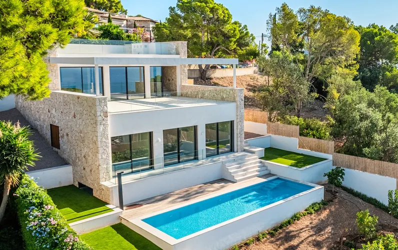 Wunderschöne Villa mit Meerblick - neu gebaut