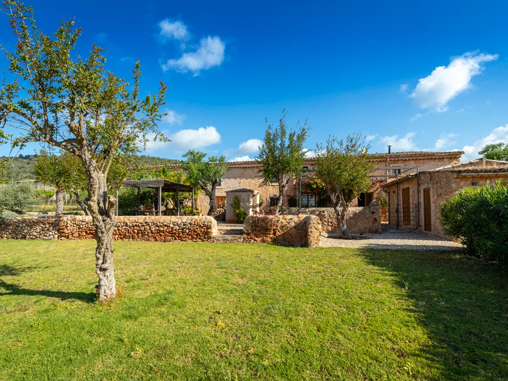 Fantastic finca with 3 residential units - a very unique property-19