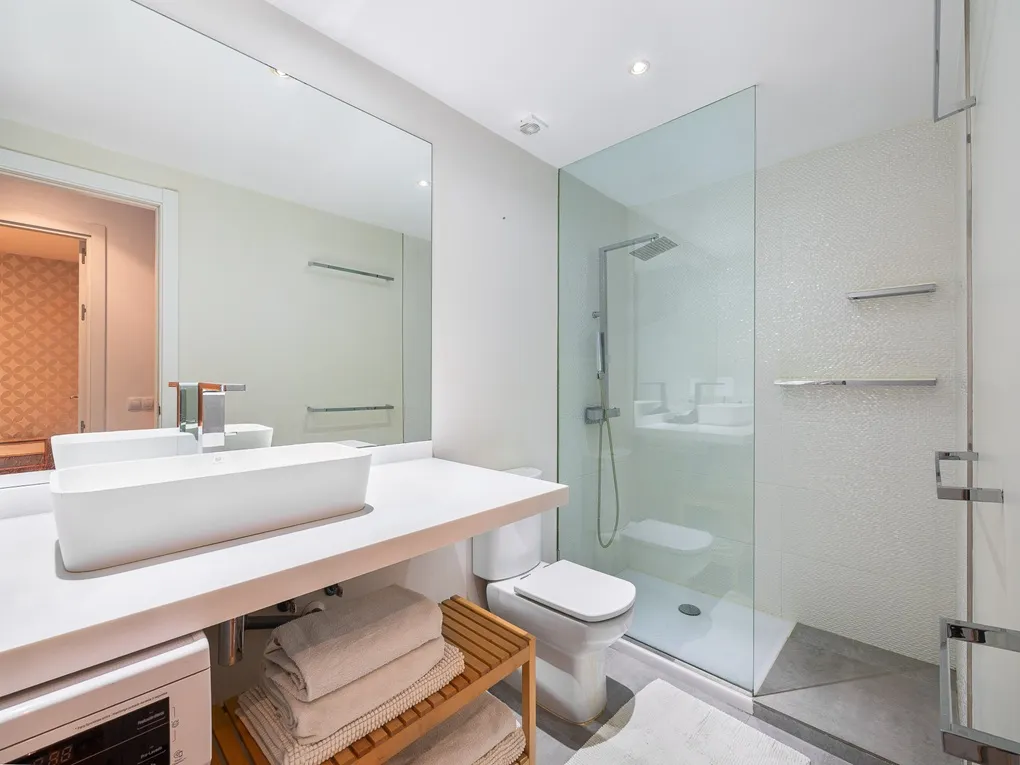 Apartament modern amb terrassa privada i ascensor-9