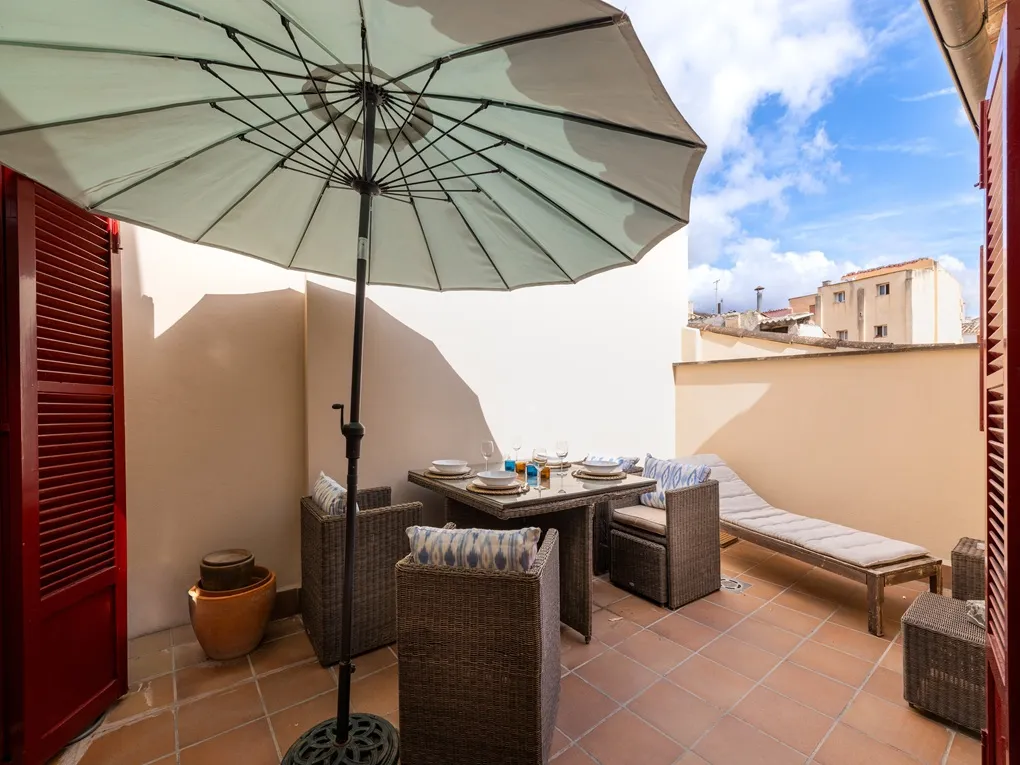 Moderne lejlighed med privat terrasse og elevator-7