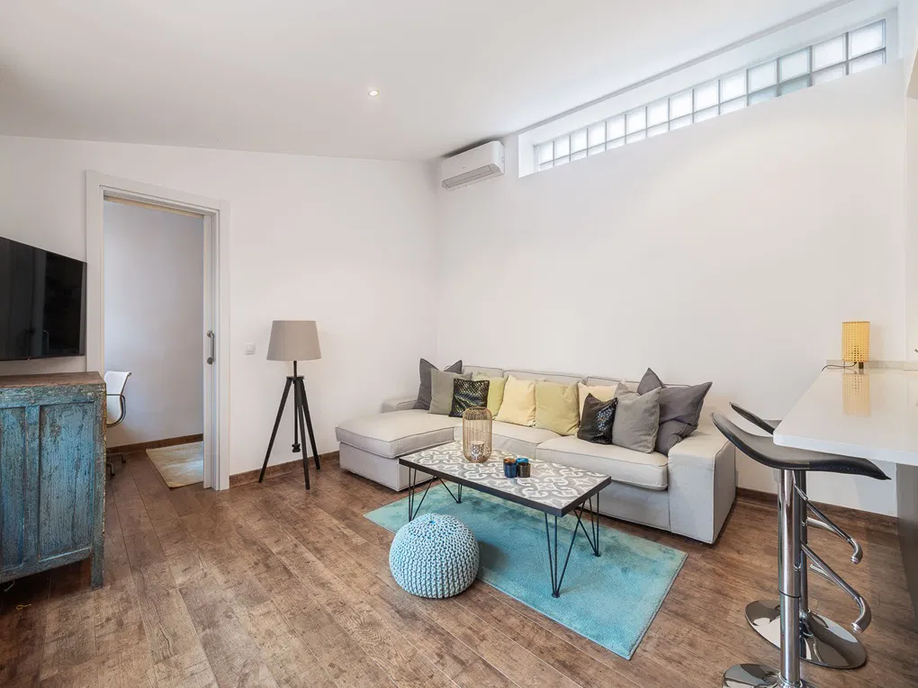 Apartamento moderno con terraza privada y ascensor-2