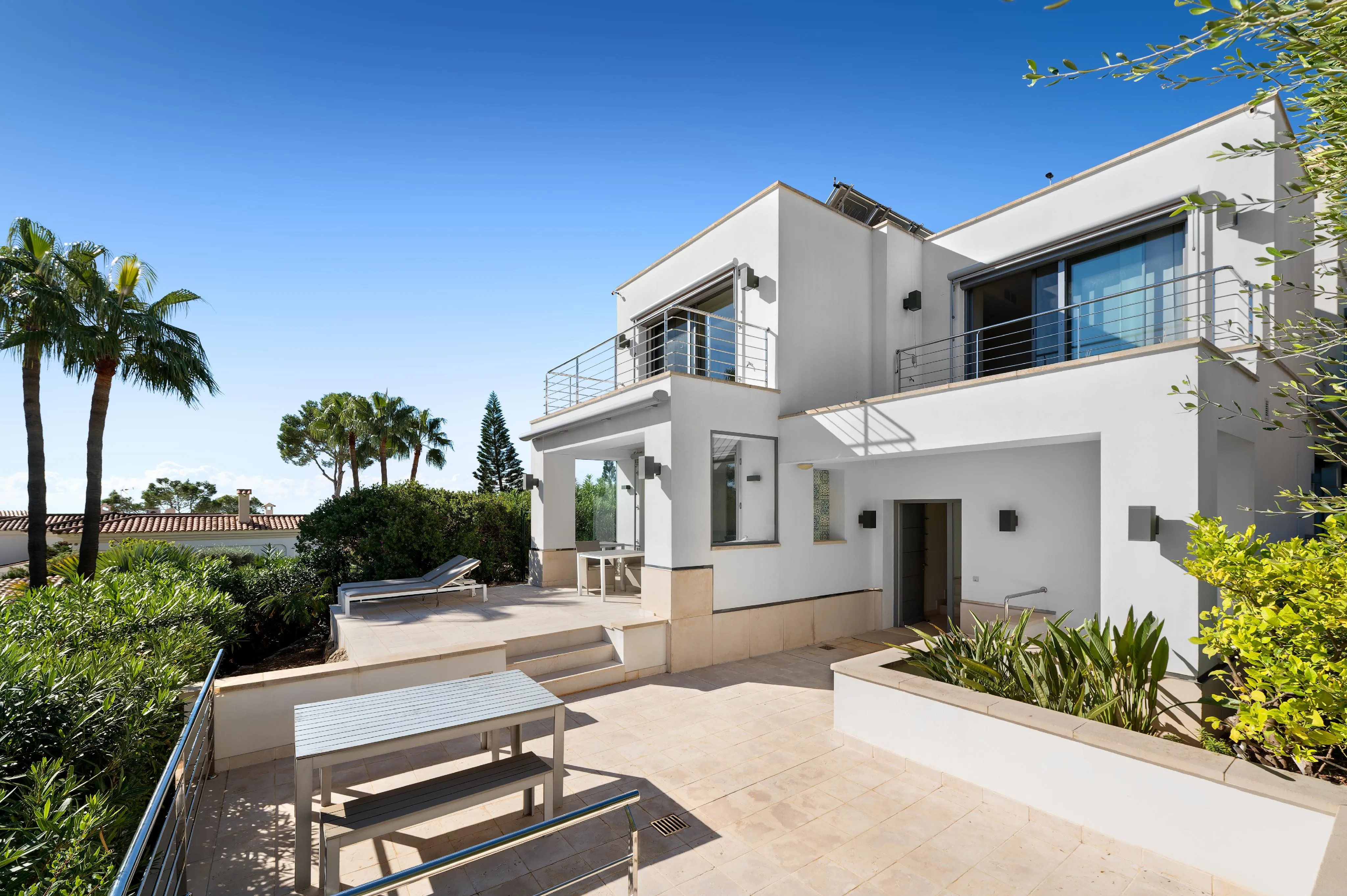 Modern villa with spectacular views of the sea and bay-2