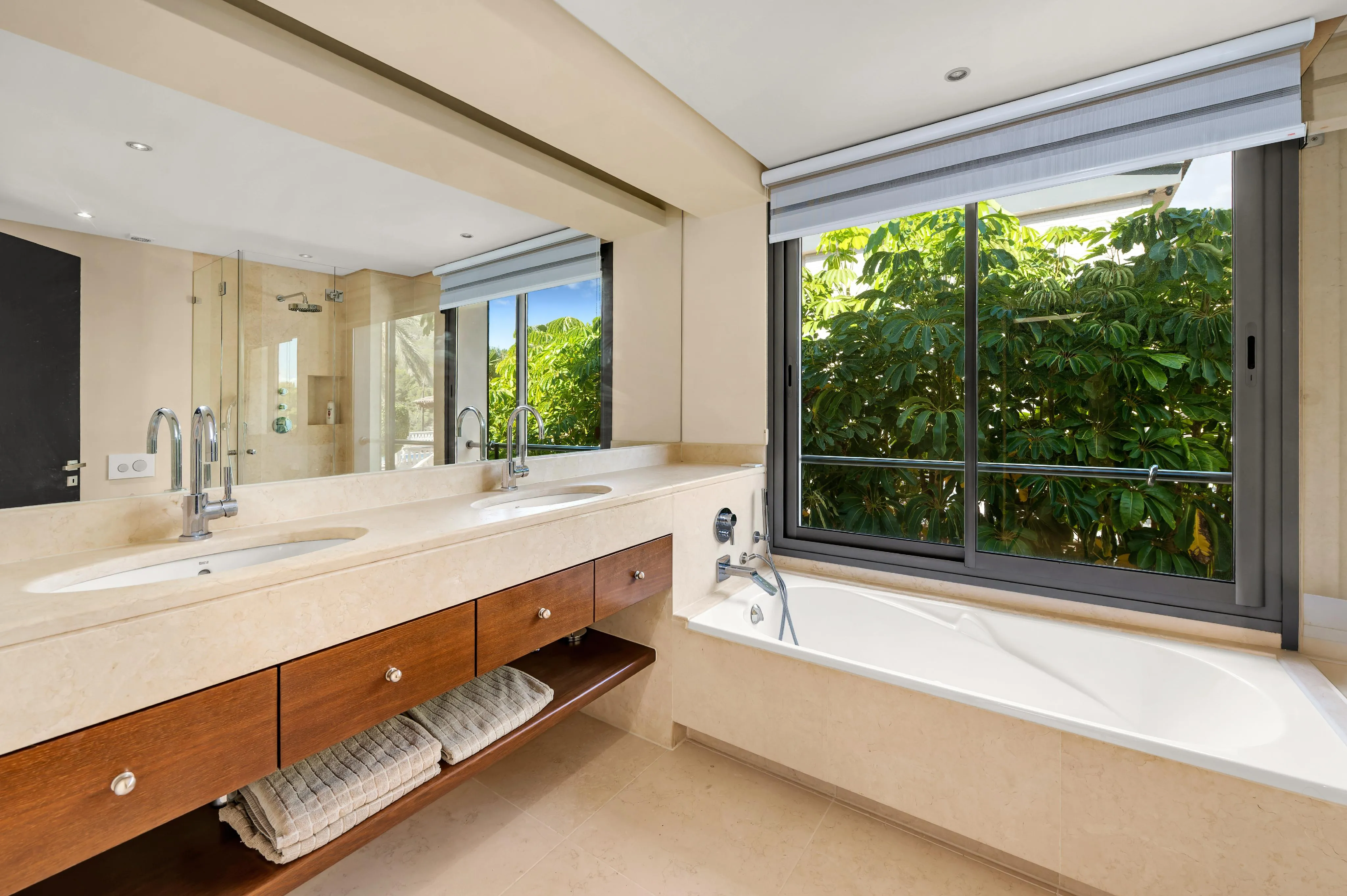 Modern villa with spectacular views of the sea and bay-12