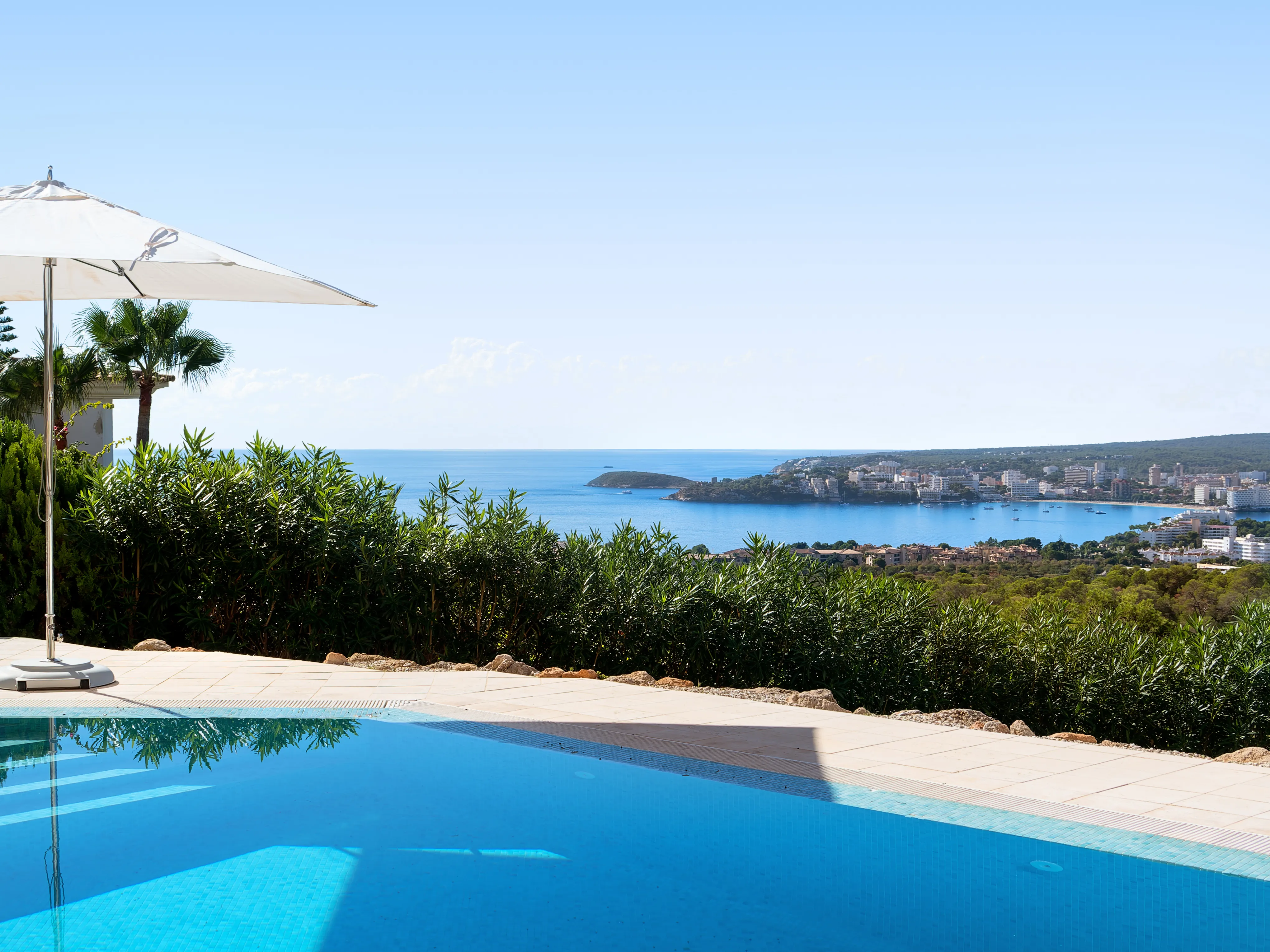 Modern villa with spectacular views of the sea and bay-1