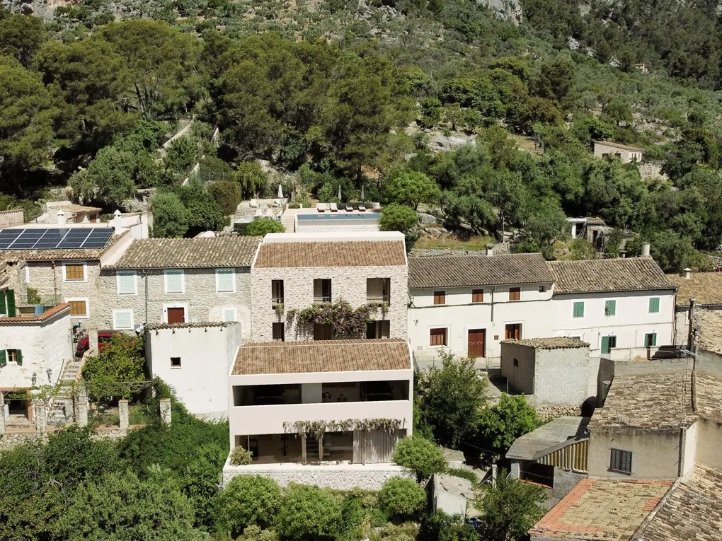 Fantastisk projekt med pool i Caimari-4