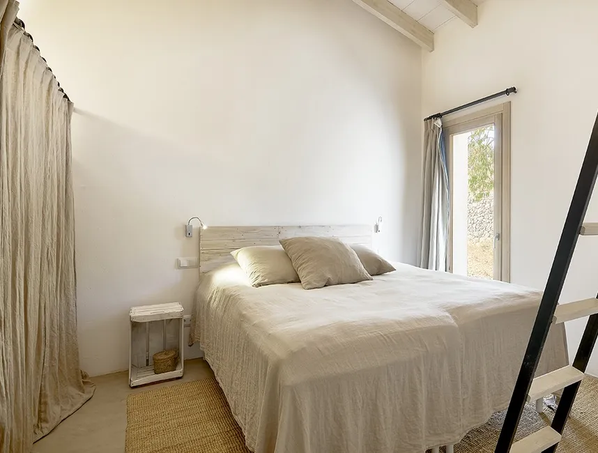 Ett elegant semesterhus med pool och pittoresk utsikt-13