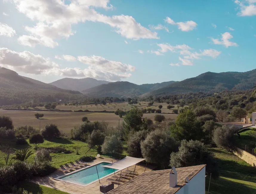 Stylowy dom wakacyjny z basenem i malowniczymi widokami-3