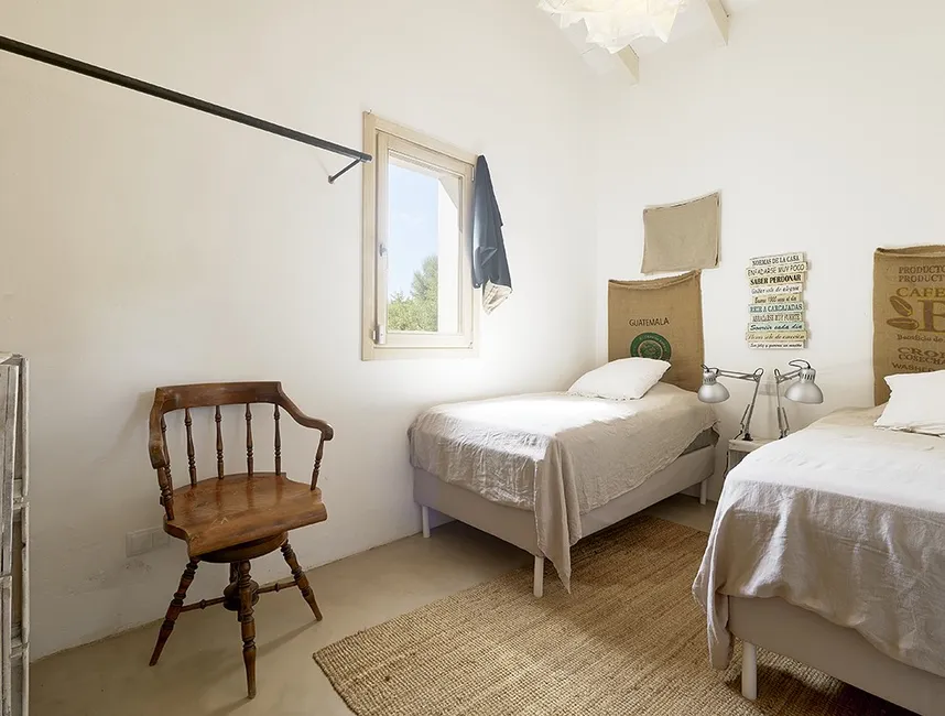 Ett elegant semesterhus med pool och pittoresk utsikt-14