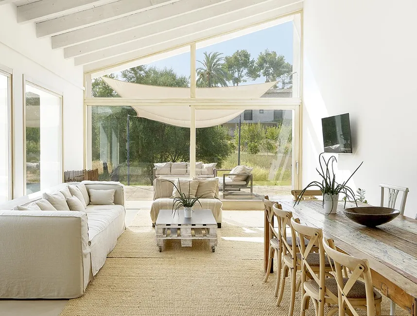 Stylowy dom wakacyjny z basenem i malowniczymi widokami-7