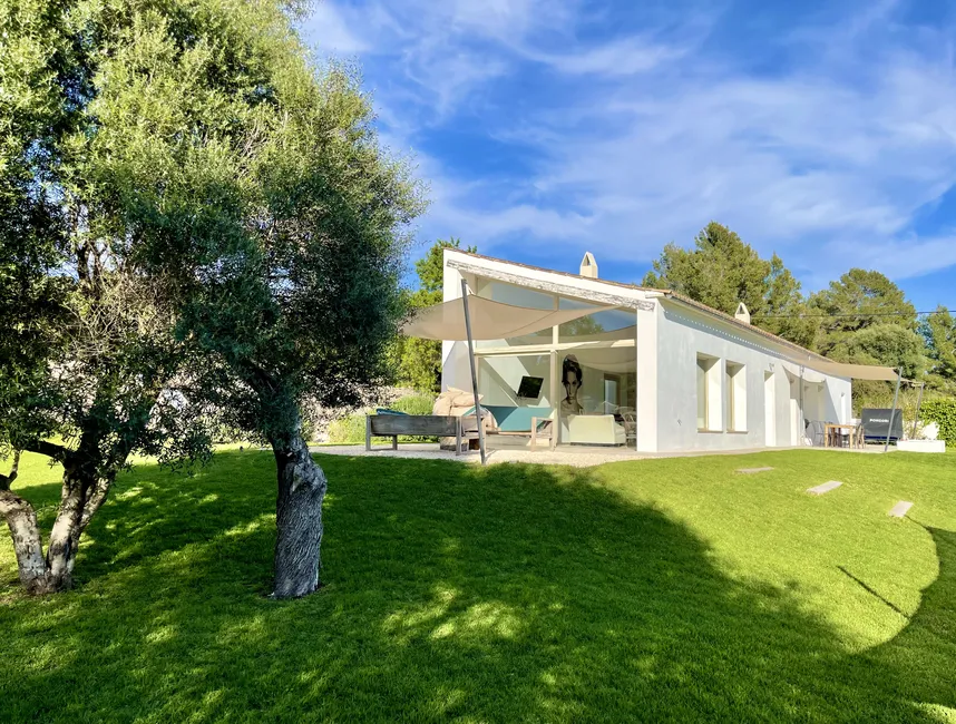 Ett elegant semesterhus med pool och pittoresk utsikt-2