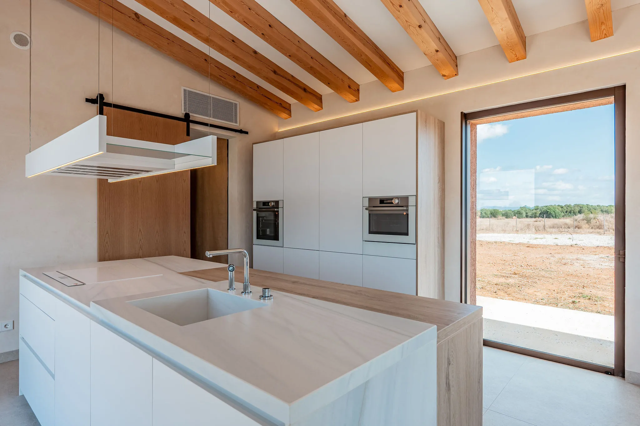 Moderne nybygget finca nær Es Trenc-7