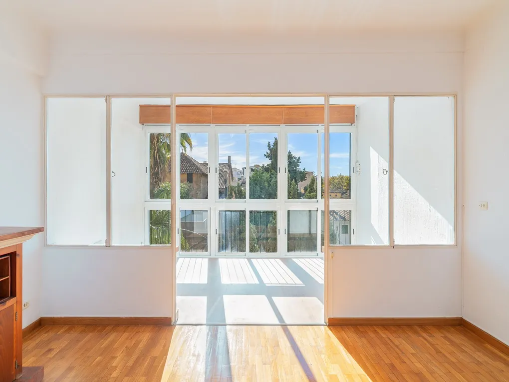 Charmig lägenhet i behov av renovering-2