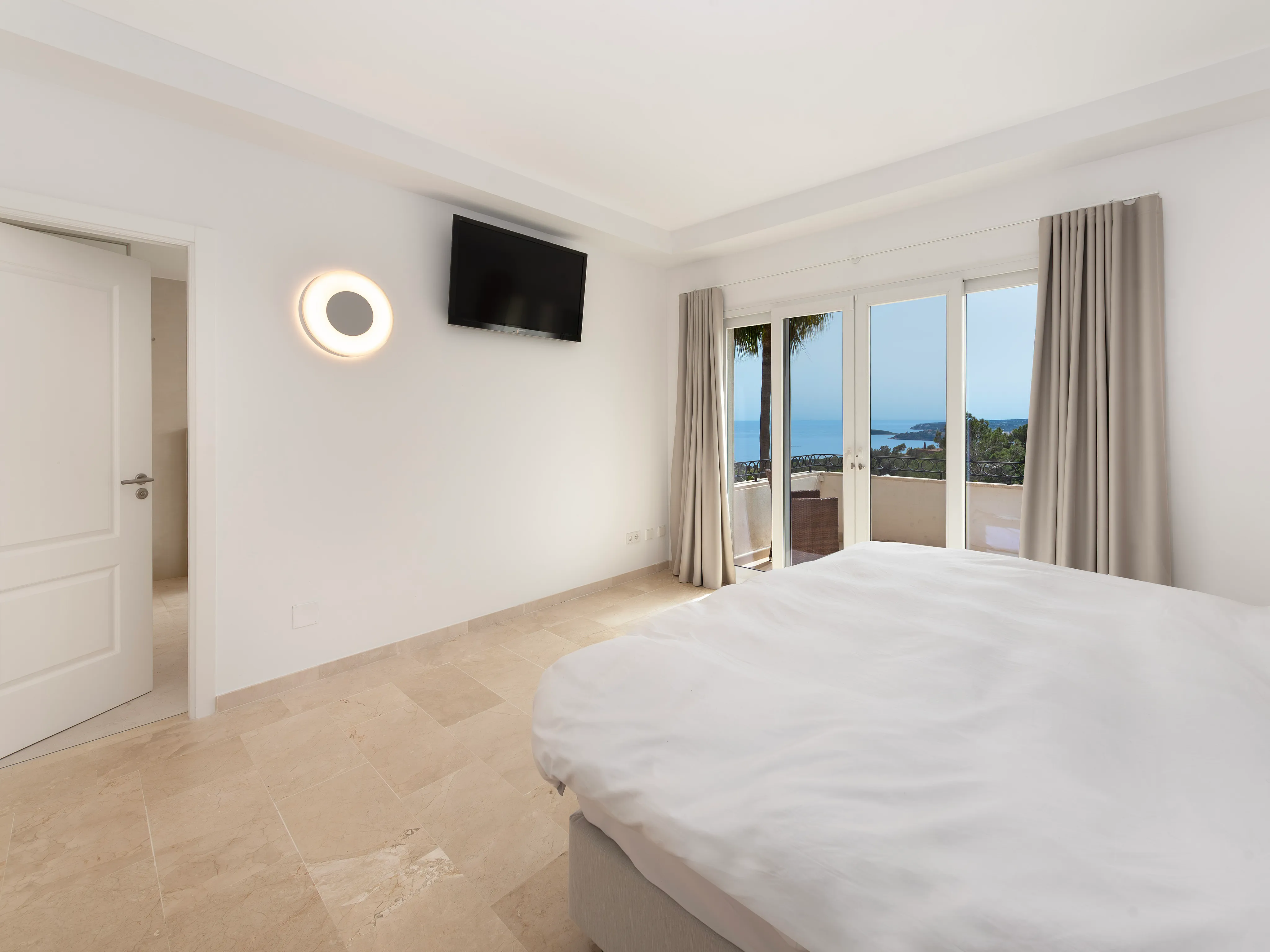 Modernes Traumhaus mit Meerblick in Costa den Blanes-11