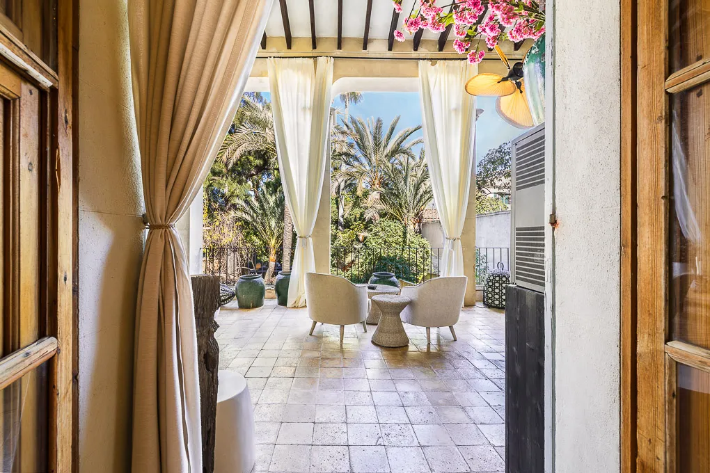 Historic palace with large garden in Santa Maria-11