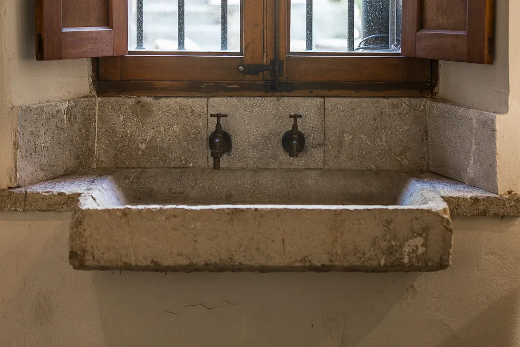 Historisk palads med stor have i centrum af byen-16