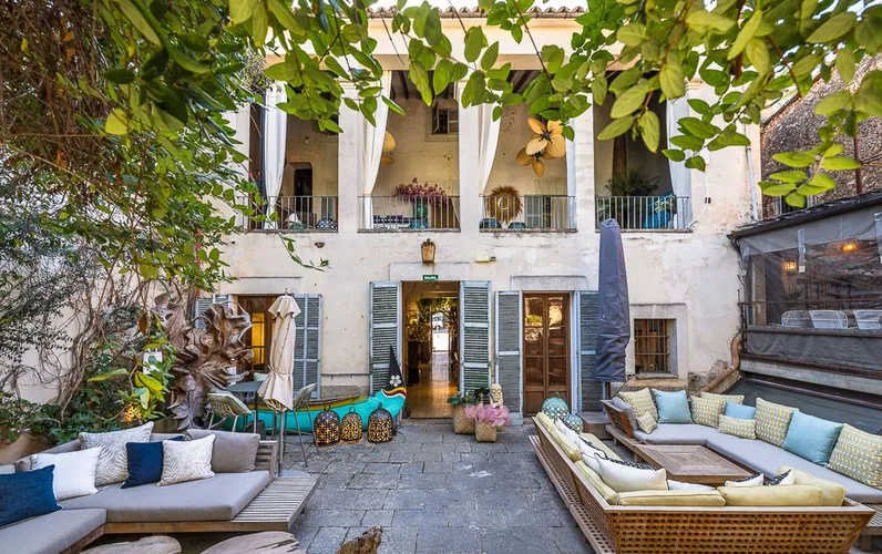 Palacio histórico con gran jardín en Santa Maria