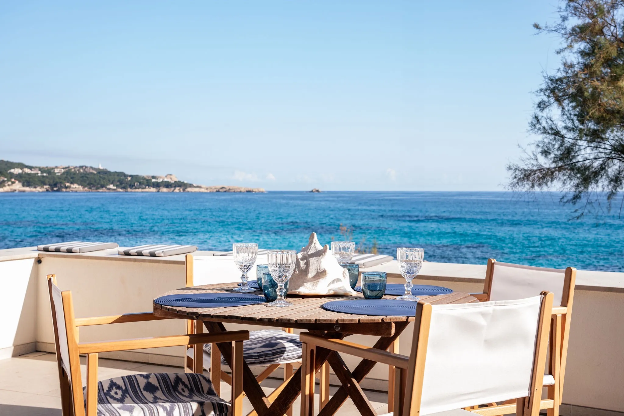 Descubre el lujo costero moderno: Casa en Capdepera con vistas al mar y acceso directo a la playa-3