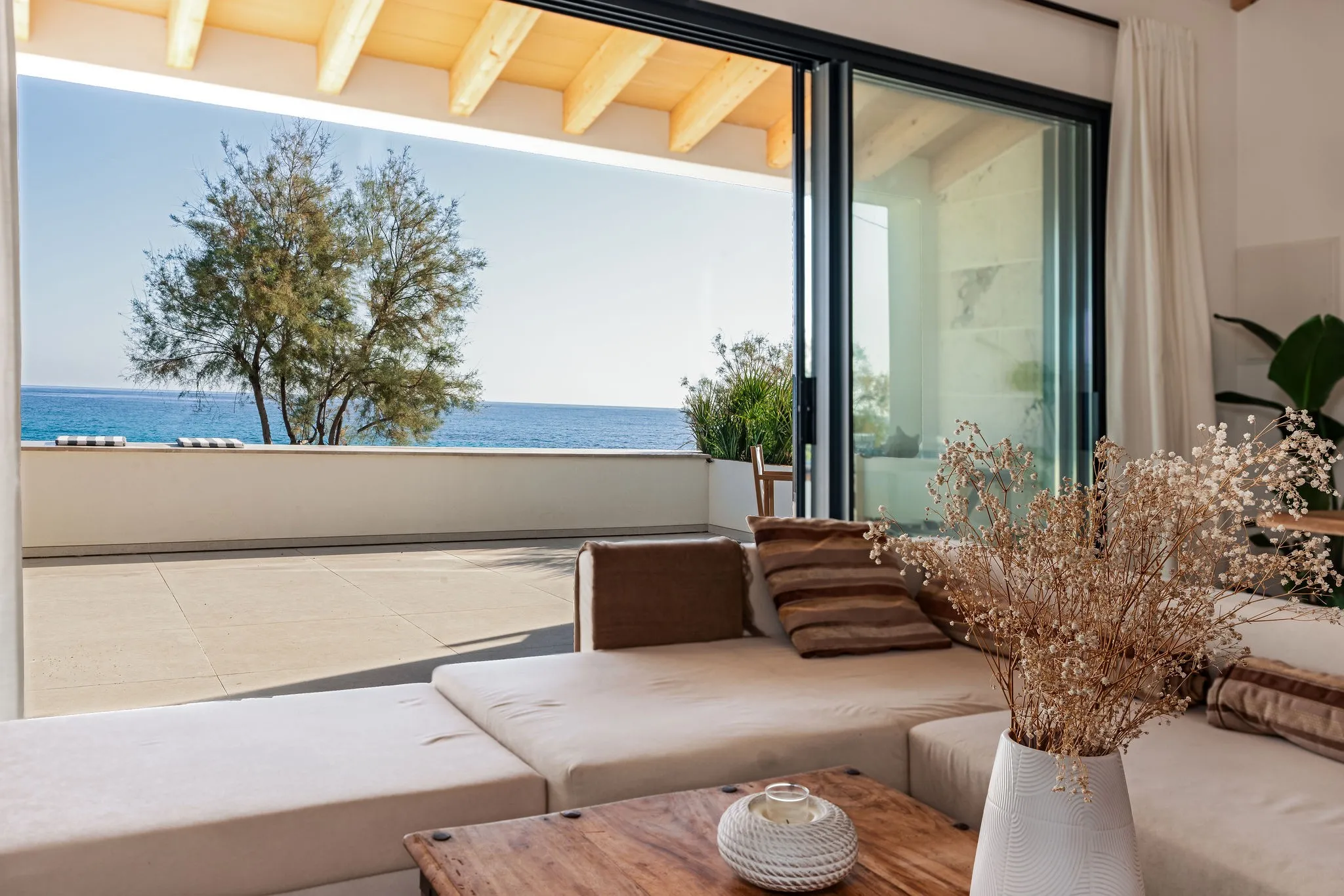 Descubre el lujo costero moderno: Casa en Capdepera con vistas al mar y acceso directo a la playa-8