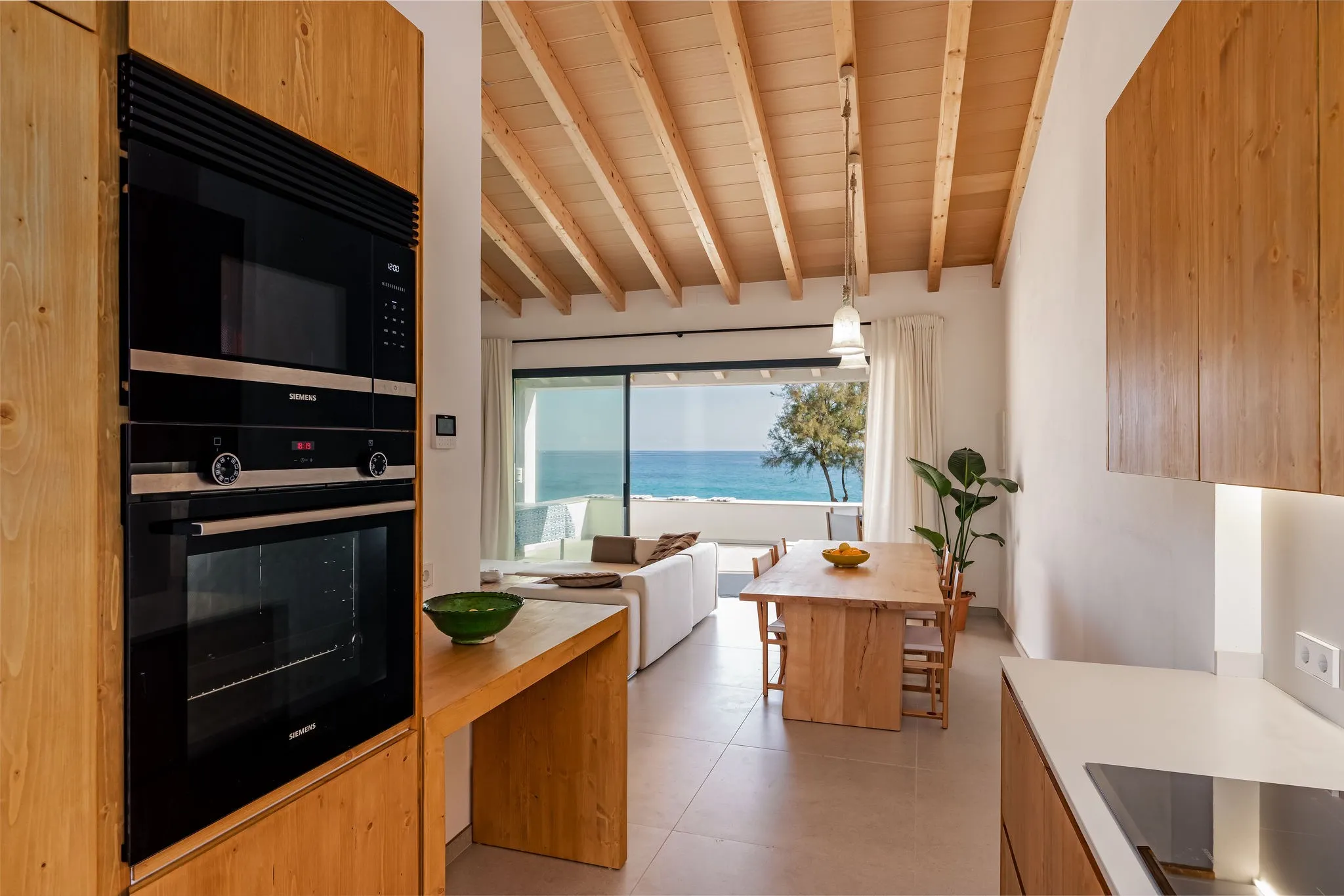 Descubre el lujo costero moderno: Casa en Capdepera con vistas al mar y acceso directo a la playa-5