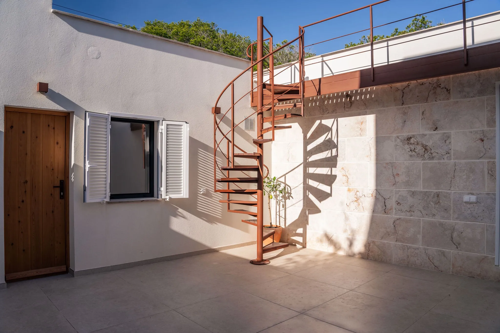 Descubre el lujo costero moderno: Casa en Capdepera con vistas al mar y acceso directo a la playa-10