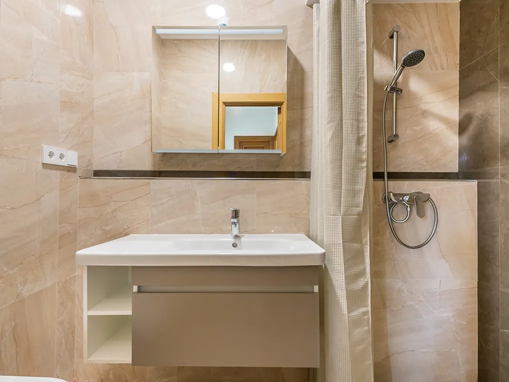 Stylishly renovated Villa in prime location – just steps from the sea-4