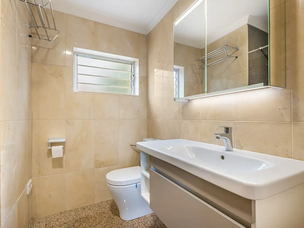 Stylishly renovated Villa in prime location – just steps from the sea-8