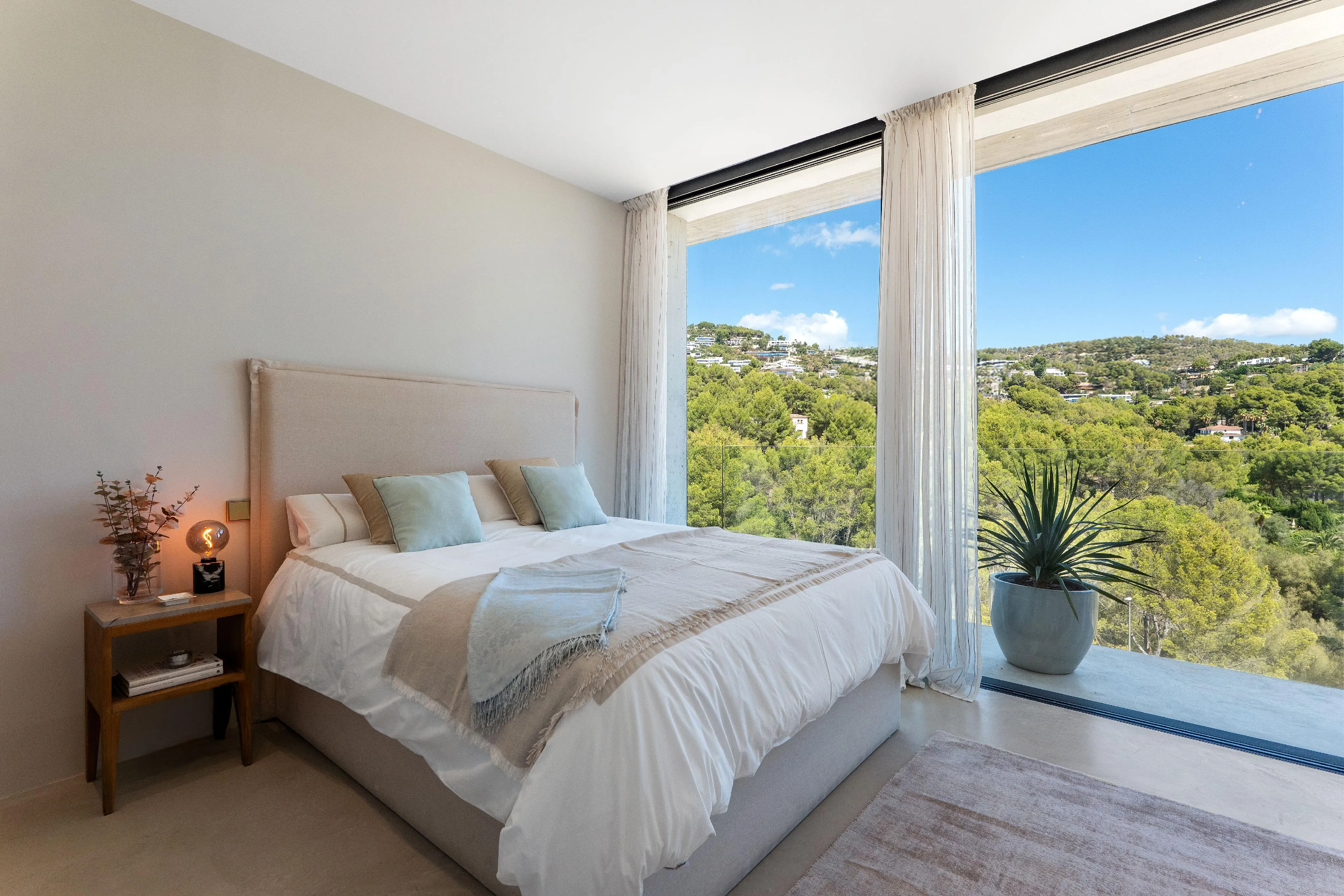 Elegante Villa de Hormigón Arquitectónico en Son Vida-21