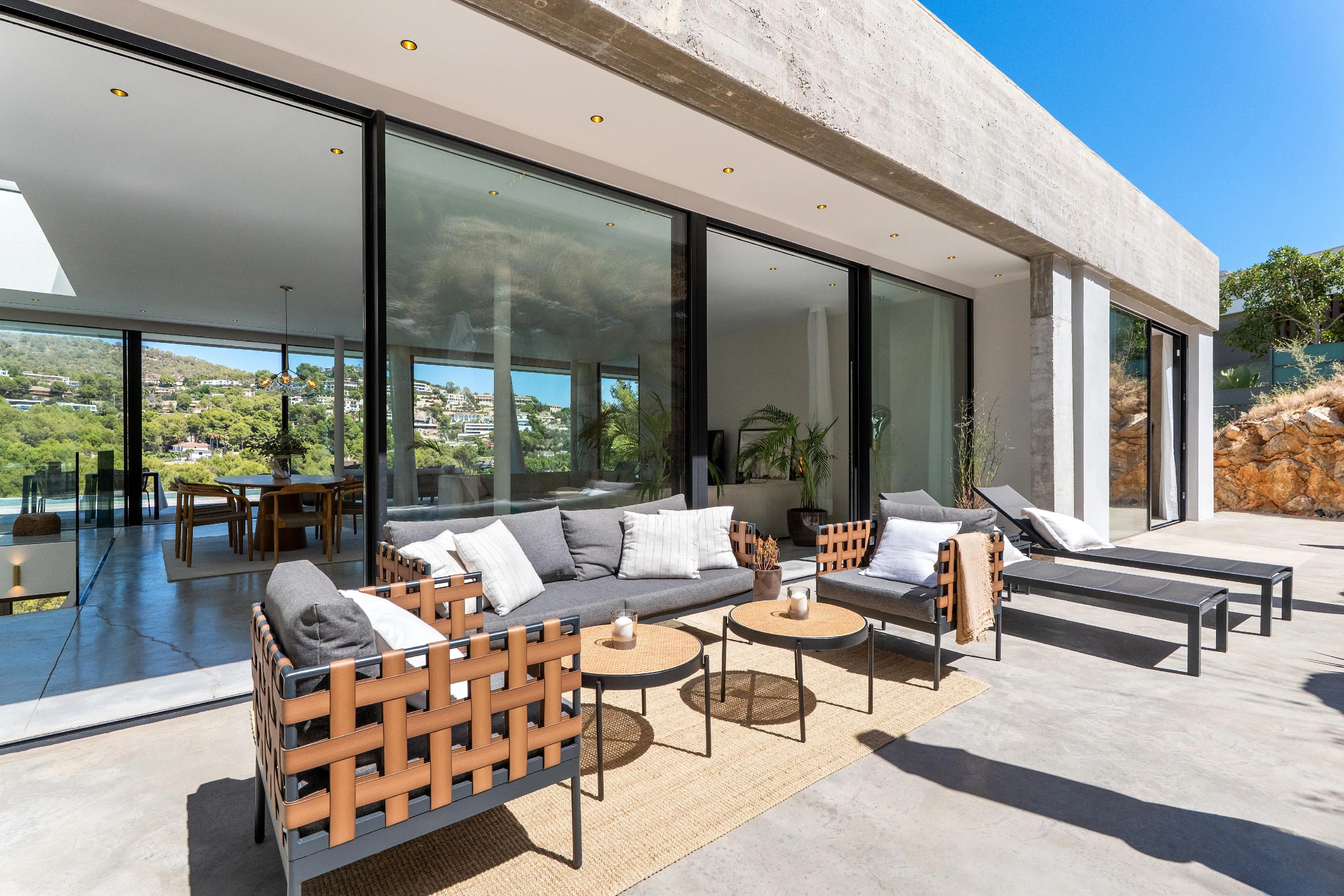 Elegante villa van architectonisch beton in Son Vida-33