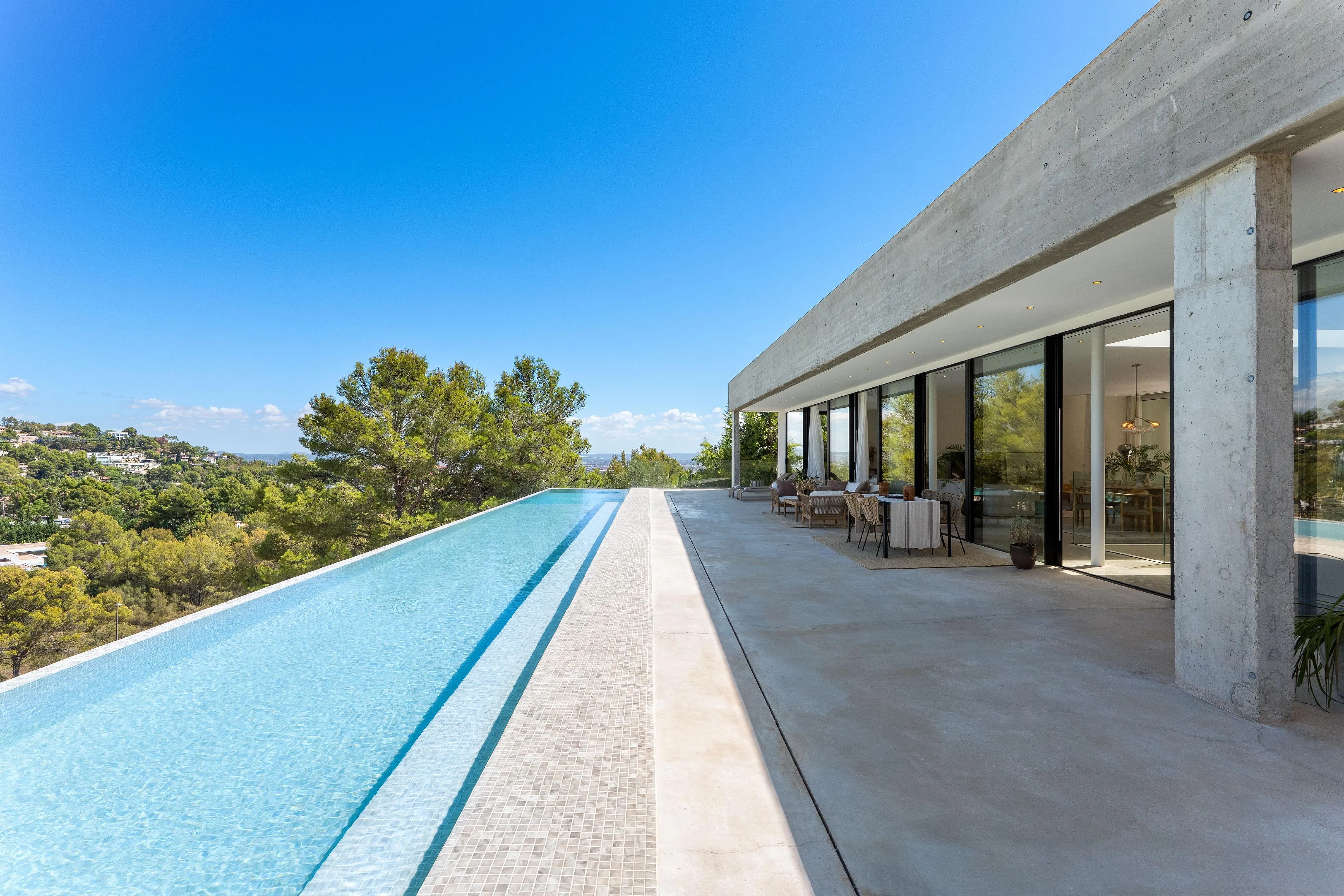 Elegante Villa de Hormigón Arquitectónico en Son Vida-23