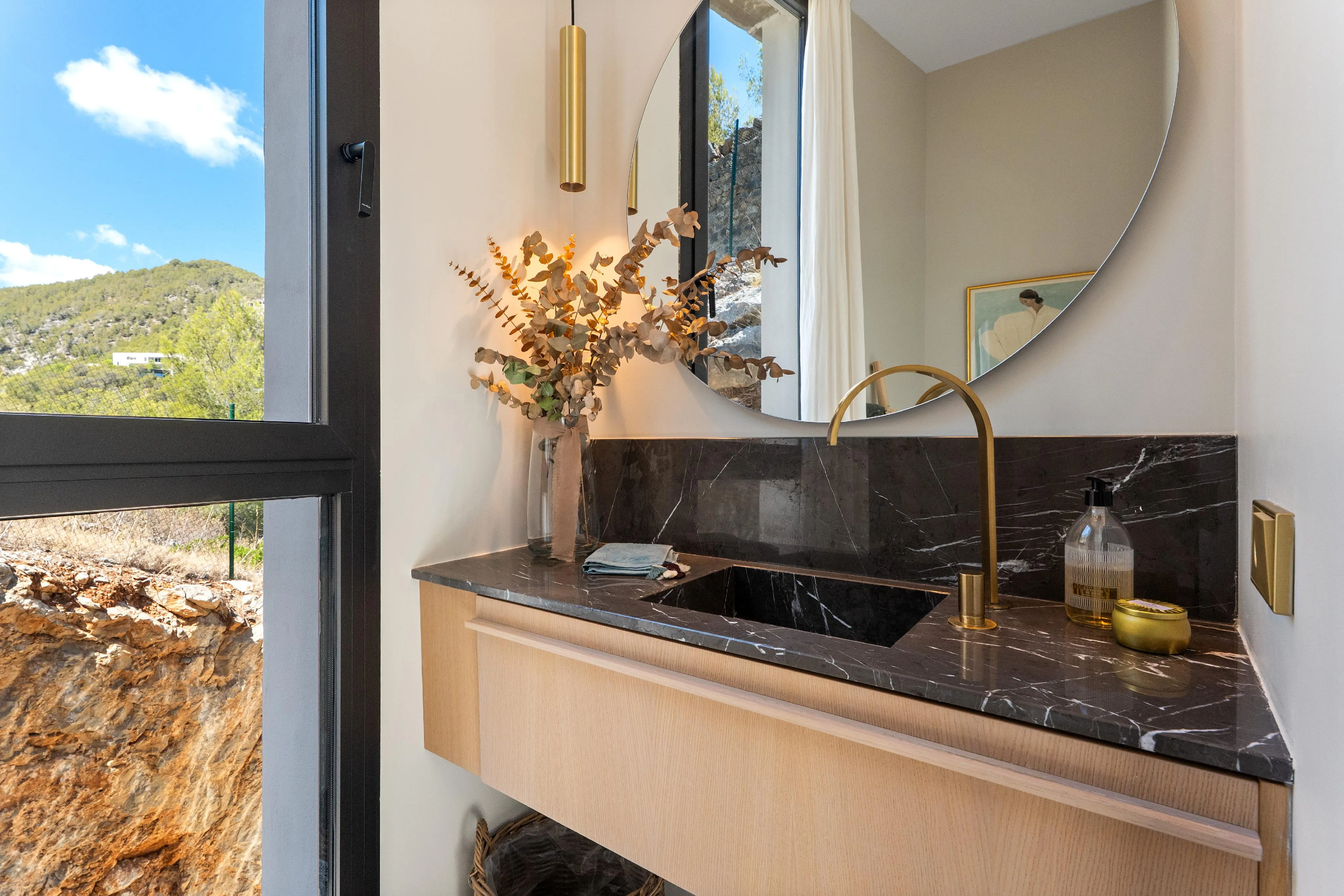 Elegante Villa de Hormigón Arquitectónico en Son Vida-27